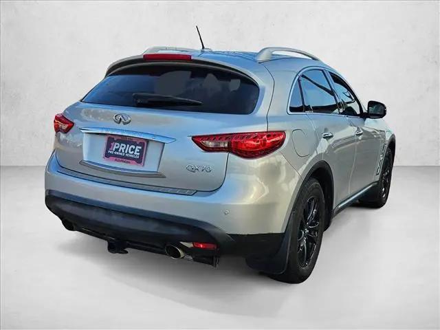 2016 INFINITI QX70 Standard