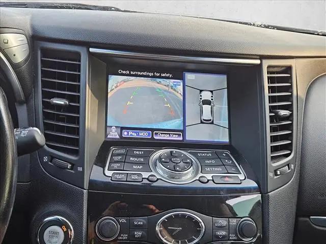 2016 INFINITI QX70 Standard