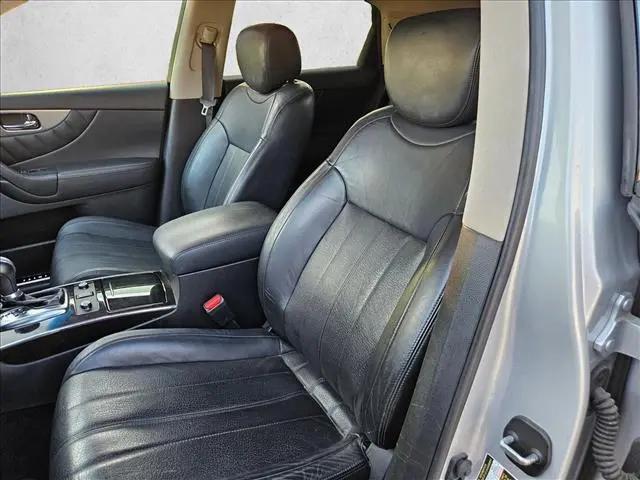 2016 INFINITI QX70 Standard