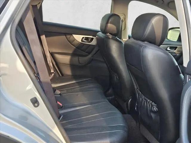 2016 INFINITI QX70 Standard