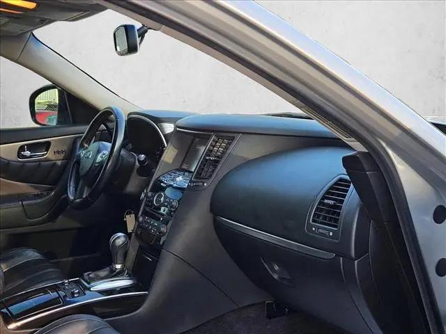 2016 INFINITI QX70 Standard