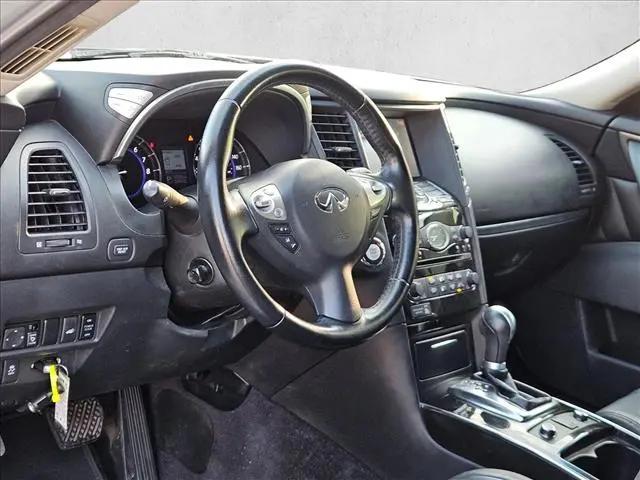 2016 INFINITI QX70 Standard