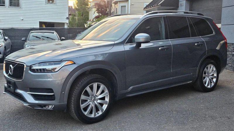 2018 Volvo XC90 T5 Momentum