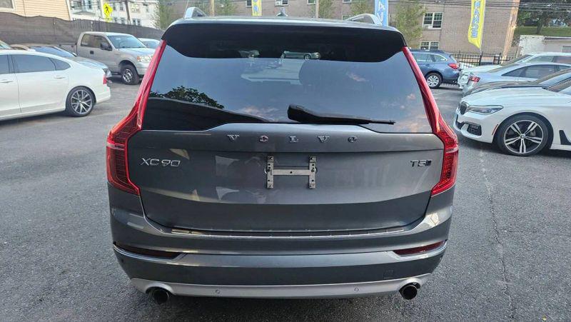 2018 Volvo XC90 T5 Momentum