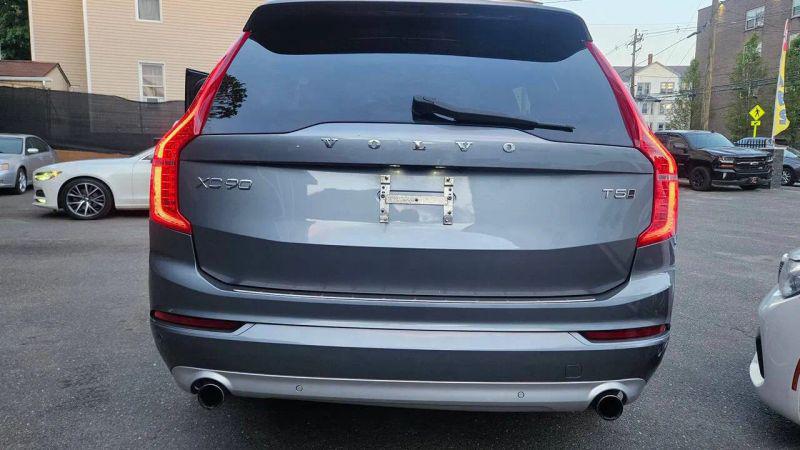 2018 Volvo XC90 T5 Momentum