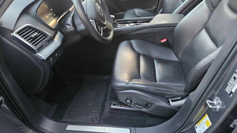 2018 Volvo XC90 T5 Momentum