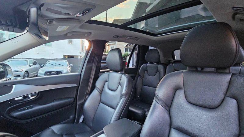 2018 Volvo XC90 T5 Momentum