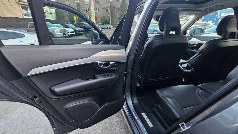 2018 Volvo XC90 T5 Momentum