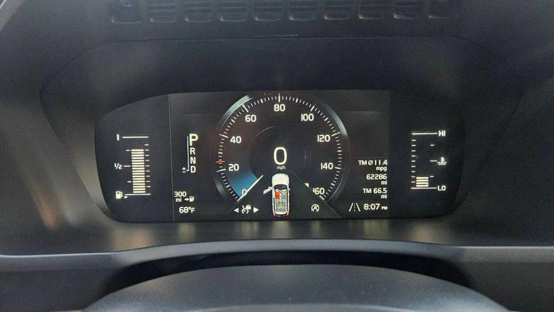 2018 Volvo XC90 T5 Momentum