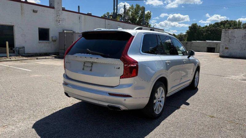 2016 Volvo XC90 T6 Momentum