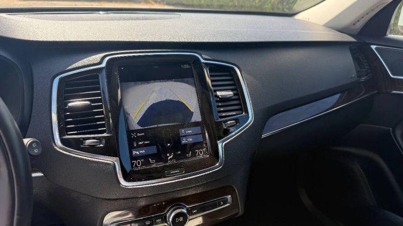 2016 Volvo XC90 T6 Momentum