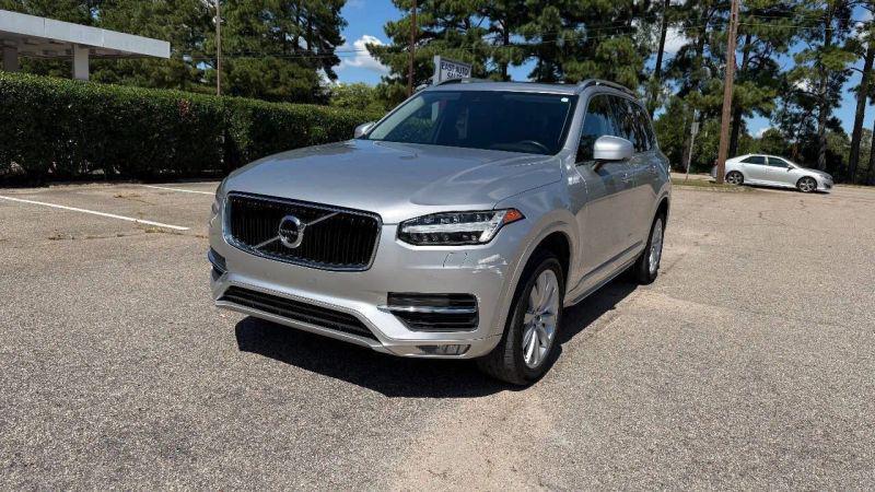 2016 Volvo XC90 T6 Momentum