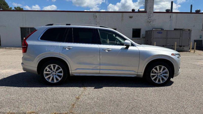 2016 Volvo XC90 T6 Momentum