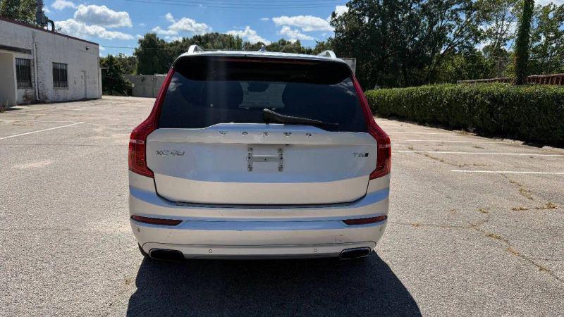 2016 Volvo XC90 T6 Momentum