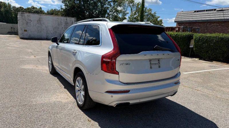 2016 Volvo XC90 T6 Momentum