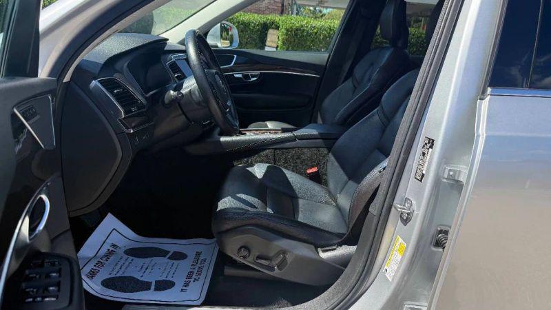 2016 Volvo XC90 T6 Momentum