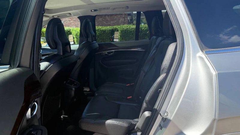 2016 Volvo XC90 T6 Momentum