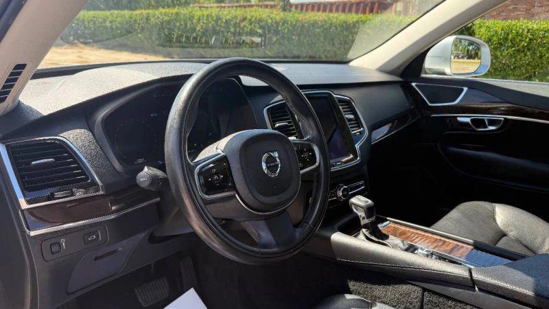 2016 Volvo XC90 T6 Momentum