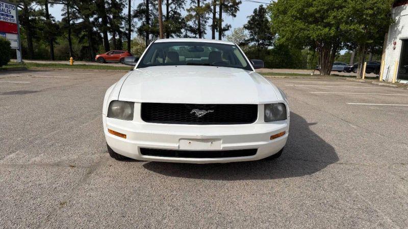 2005 Ford Mustang V6 Deluxe