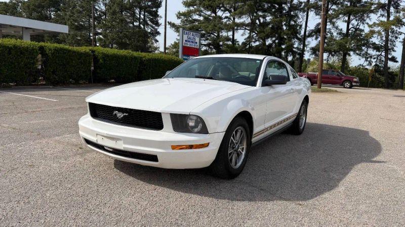 2005 Ford Mustang V6 Deluxe