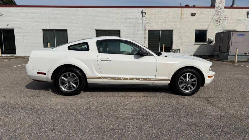 2005 Ford Mustang V6 Deluxe