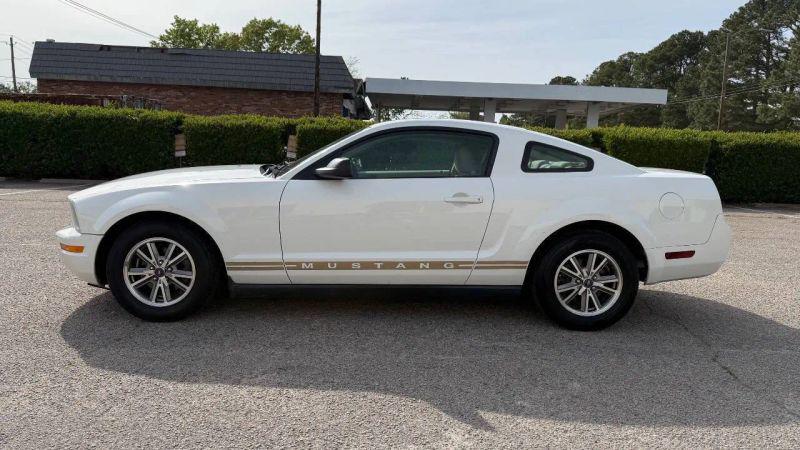 2005 Ford Mustang V6 Deluxe