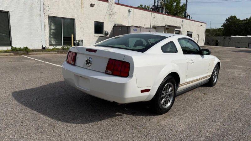 2005 Ford Mustang V6 Deluxe