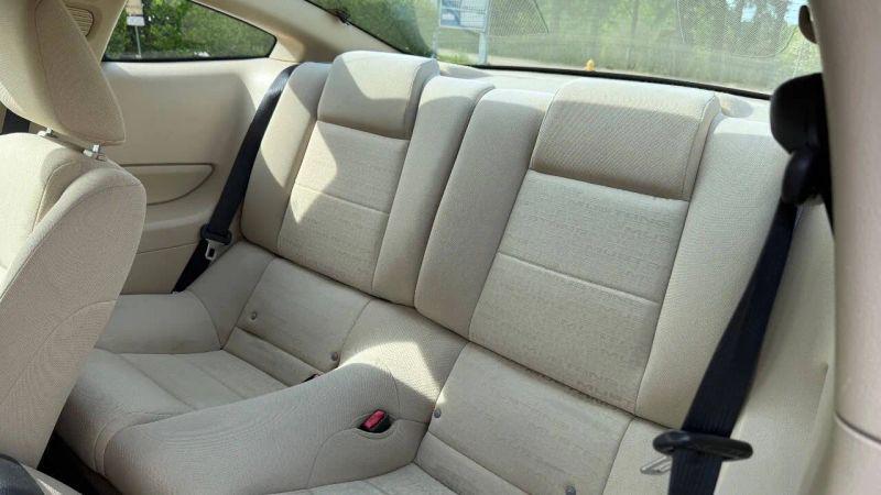 2005 Ford Mustang V6 Deluxe