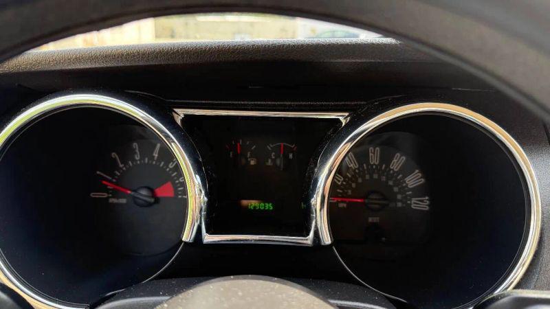 2005 Ford Mustang V6 Deluxe