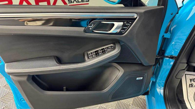 2023 Porsche Macan Base