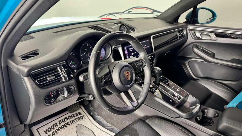 2023 Porsche Macan Base