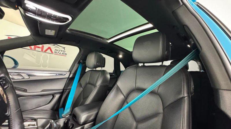2023 Porsche Macan Base