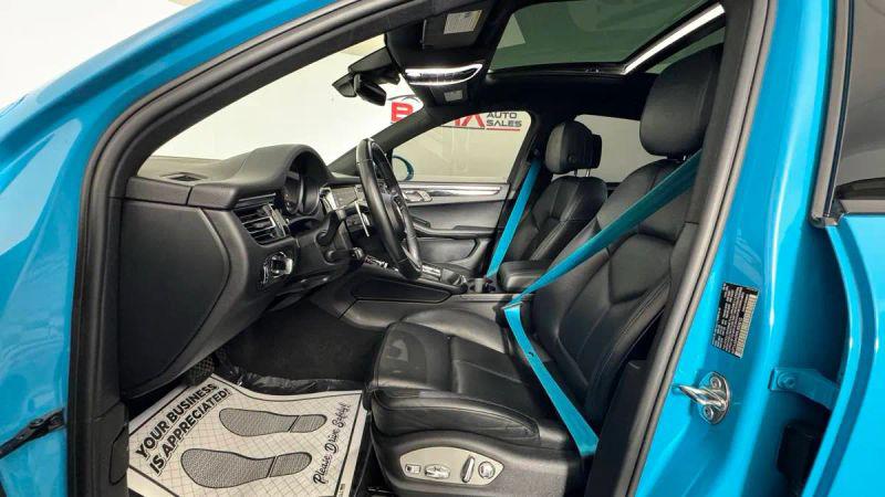 2023 Porsche Macan Base