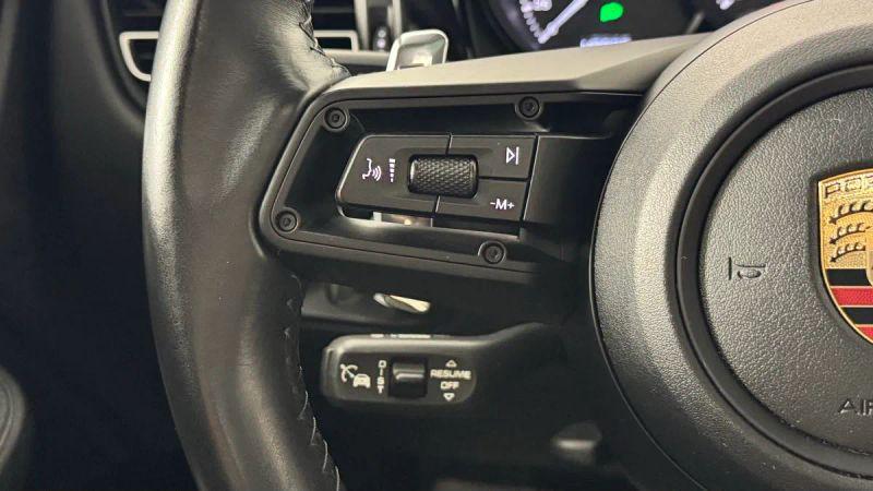 2023 Porsche Macan Base