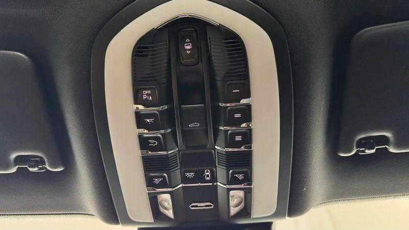 2023 Porsche Macan Base