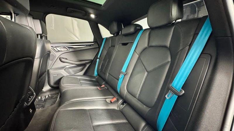 2023 Porsche Macan Base