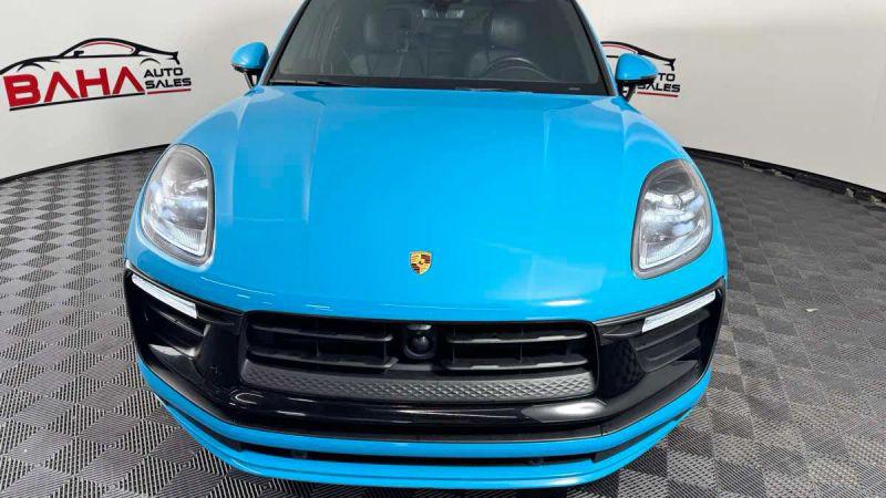 2023 Porsche Macan Base