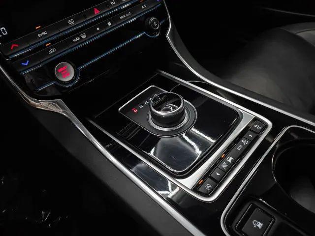 2017 Jaguar XE 25t Prestige