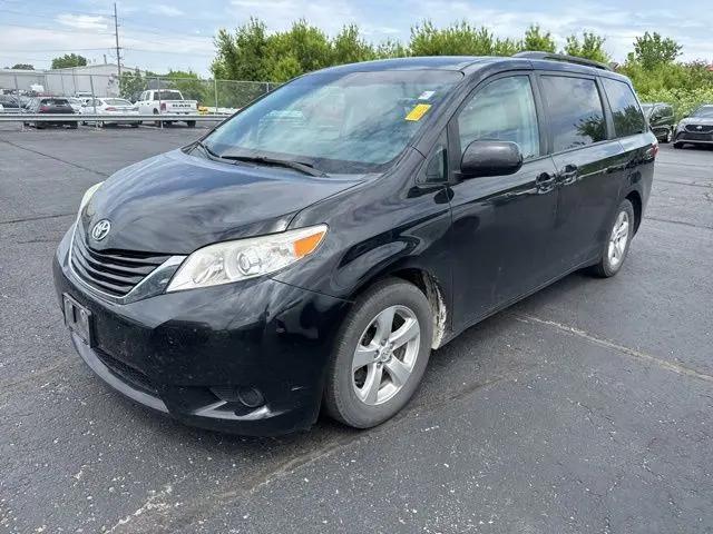 2015 Toyota Sienna LE 8 Passenger