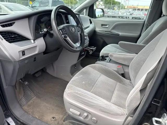 2015 Toyota Sienna LE 8 Passenger