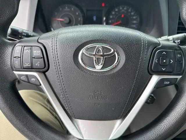 2015 Toyota Sienna LE 8 Passenger