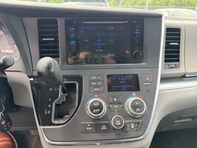 2015 Toyota Sienna LE 8 Passenger