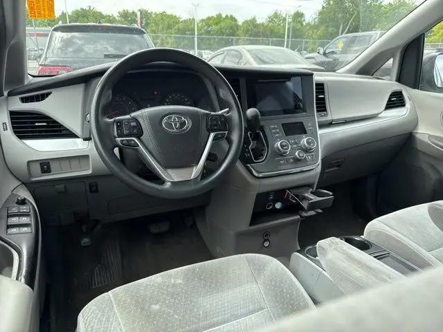 2015 Toyota Sienna LE 8 Passenger