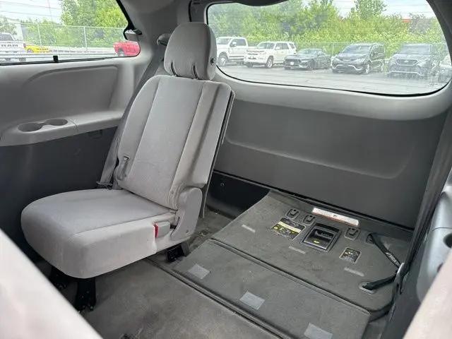 2015 Toyota Sienna LE 8 Passenger