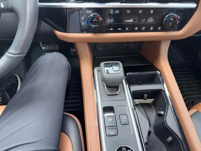2024 Nissan Pathfinder Platinum 4WD