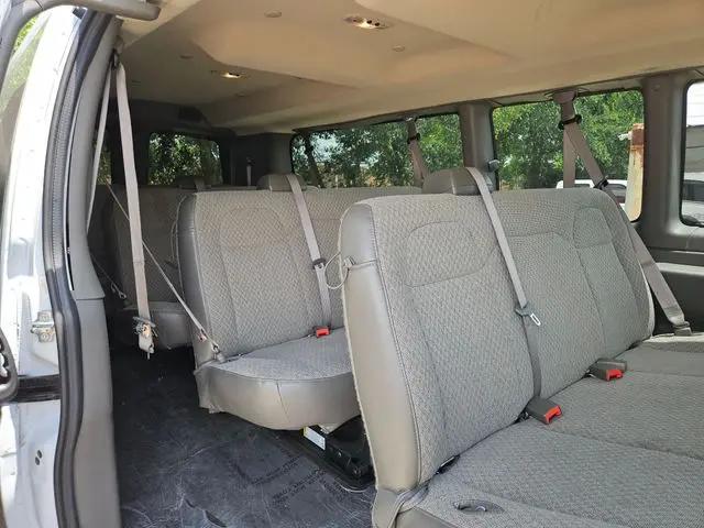 2025 GMC Savana Passenger RWD 3500 Extended Wheelbase LT