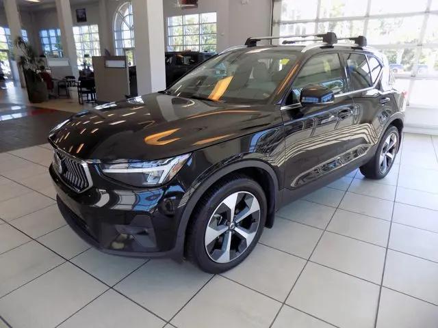 2023 Volvo XC40 B5 Plus Bright Theme