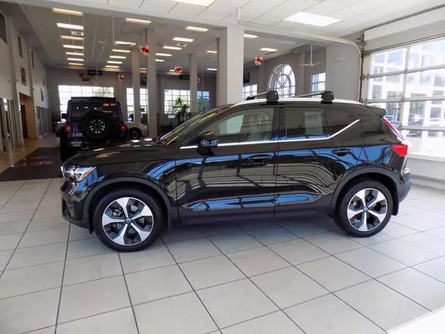 2023 Volvo XC40 B5 Plus Bright Theme