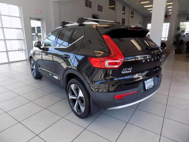 2023 Volvo XC40 B5 Plus Bright Theme