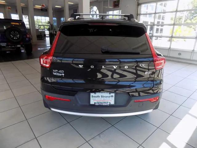 2023 Volvo XC40 B5 Plus Bright Theme